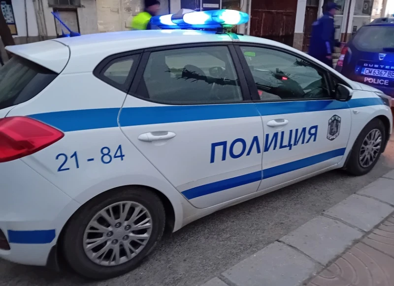 21-годишен шофира рисково в Смолян със спрян от движение автомобил, полицията се самосезира