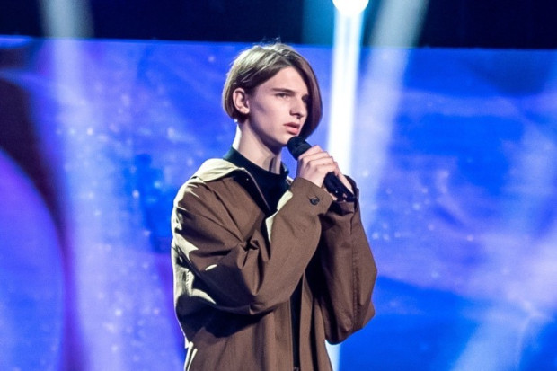 Млад украински певец избягал от ужаса на войната в Буча