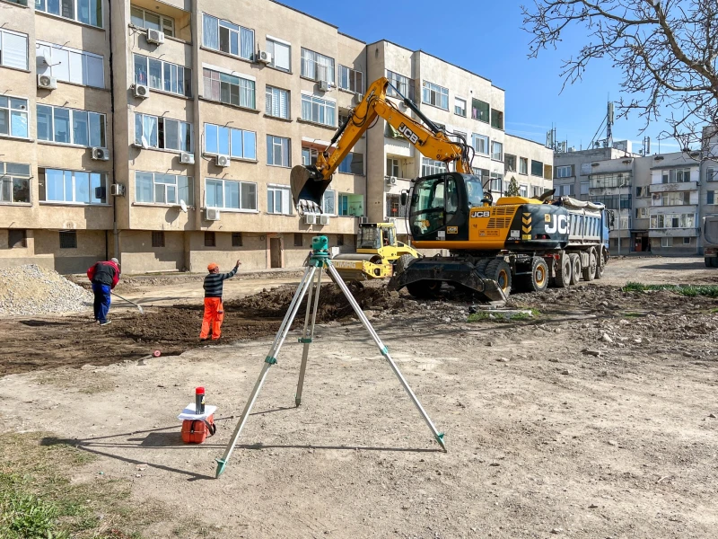 Изграждат нови паркинг пространства и обновяват пешеходни зони в Ямбол