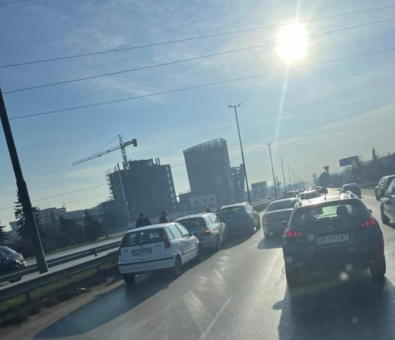 Избягвайте Околовръстното шосе в София, има верижна катастрофа