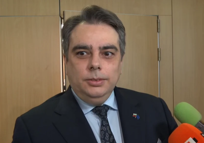 Асен Василев категоричен: Първо регулаторите, после министрите!