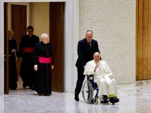 Папа Франциск е с грип, откаран е за преглед в болница в Рим