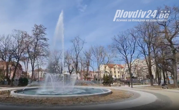 </TD
>Първи проби на големия фонтан в Дондуковата градина се правят