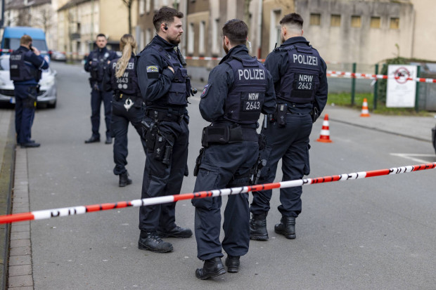 В Дуисбург Марксло Германия 21 годишен мъж е нападнал две непълнолетни