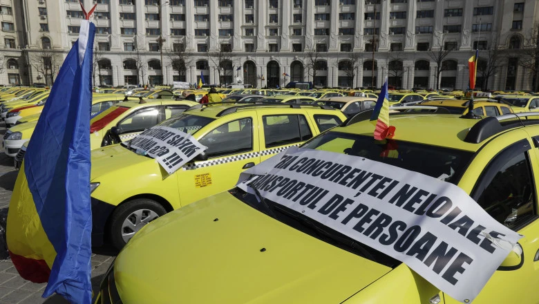 Румънските таксиметрови шофьори излязоха на масов протест и планират гладна стачка
