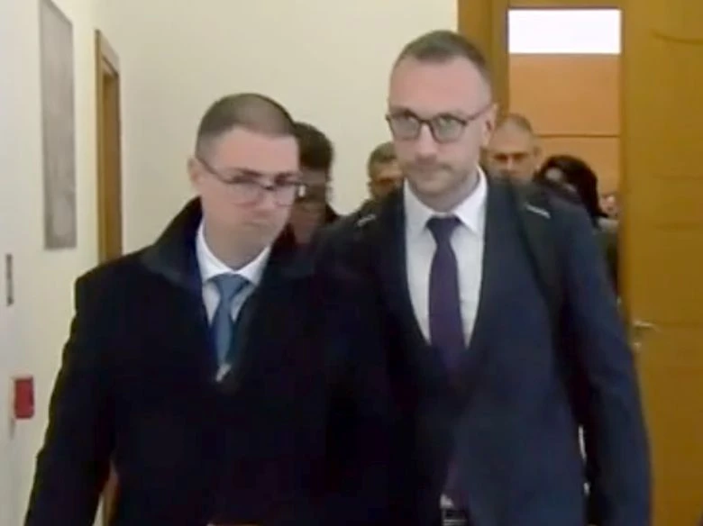 Общински съветници отказаха коментар за заплатите, само един го направи