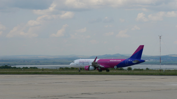 От летището в Бургас увериха, че няма да го затварят през активния летен сезон