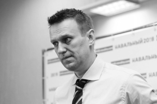 Убийството на Навални показва нагледно как се създава паралелна реалност, оплетена в догадки конспиративни теории и фалшиви новини