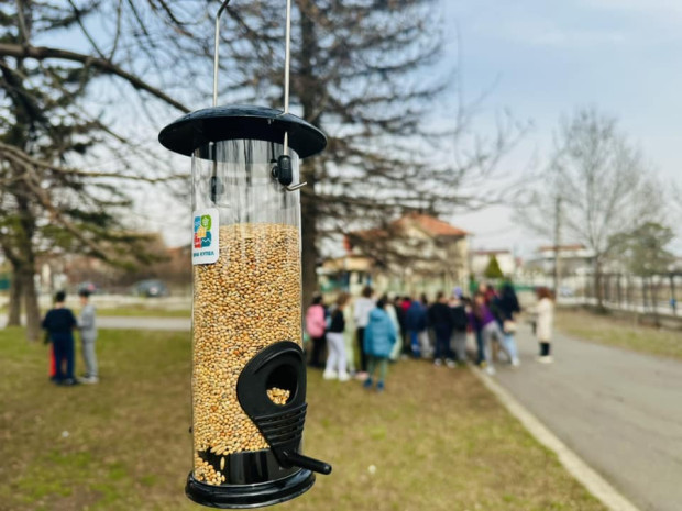 В столичния район "Овча Купел" поставиха къщички за птици и хранилки