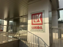 Денков отново защити "Лукойл", предупреди за риск от покачване на цените на горивата