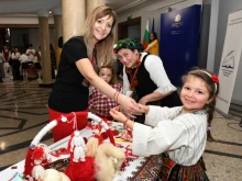 Деца от 26 училища и детски градини представиха ръчно изработени мартеници на Денков и министри от кабинета