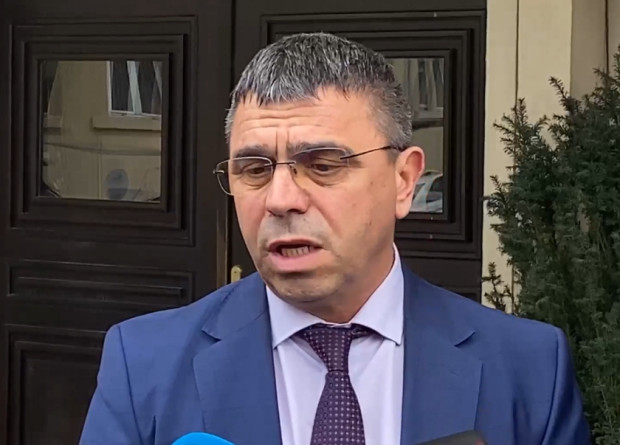 Пребитият полицай е в тежко състояние
