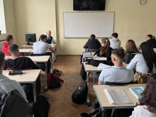 Съдия от Административния съд във Варна се срещна с ученици