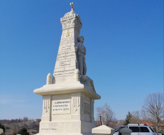 </TD
>Община Русе възложи почистването, реставрирането и консервирането на два паметника