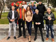 На Баба Марта от ГЕРБ подариха мартеници на пловдивчани