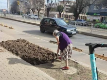 Снимка на възрастна жена умили хората
