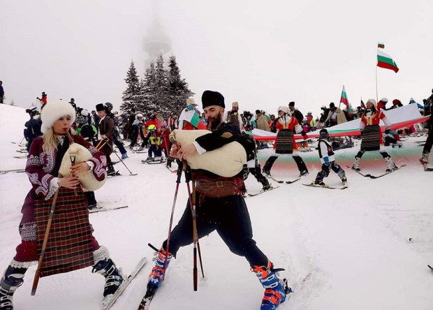 В Пампорово ще се проведе Голямото ски спускане с народни носии и знамена в чест на 3-ти март