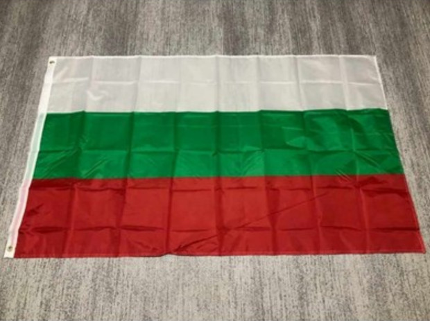 Китайски знамена с цветовете на българския трибагреник за поредна година