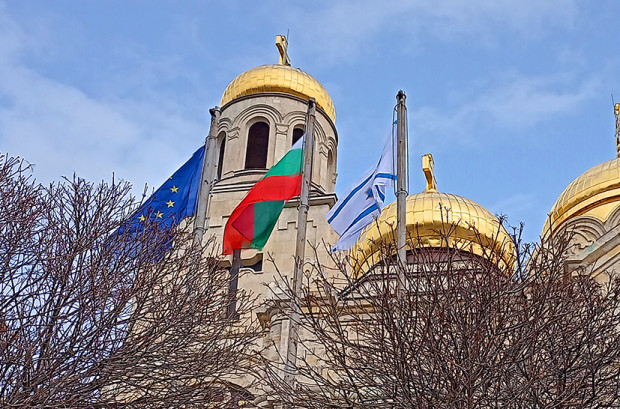 Националното знаме на България бе издигнато на площад Св Св