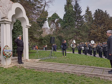 Кметът на Варна се поклони на паметника на загиналите украински войни за България