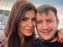 Анелия с двойно по-малко участия