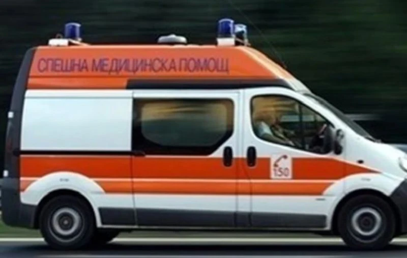 Жена и дете са пострадали при тежка катастрофа