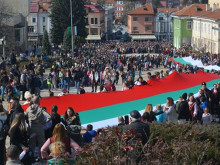 Със 110-метрово българско знаме панагюрци почетоха Трети март