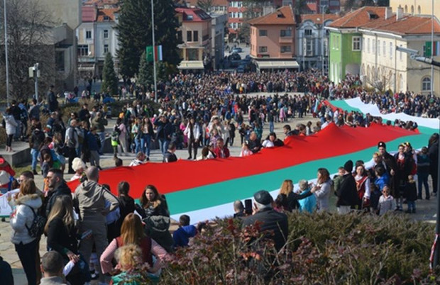 Панагюрище отбеляза Националния празник на Република България с богата празнична 