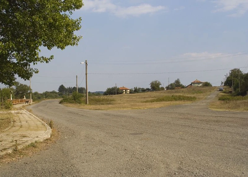 Стартира ремонтът на 24,6 км от третокласния път Босна - Визица