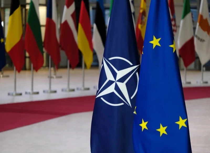 Politico: Източна Европа се страхува да не бъде заобиколена в надпреварата за позиции в ЕС и НАТО