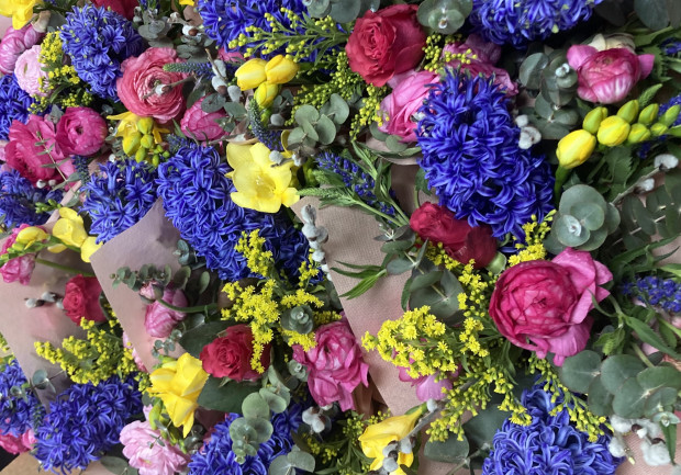 Съветът на експертa за 8 март: За гаджето купи ароматни пролетни цветя, но за мама и баба заложи на саксия