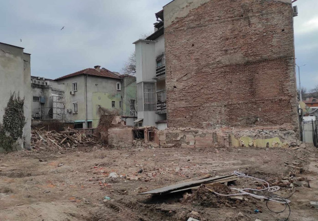 </TD
>Напълно разрушена е старата сграда в центъра на Пловдив, за
