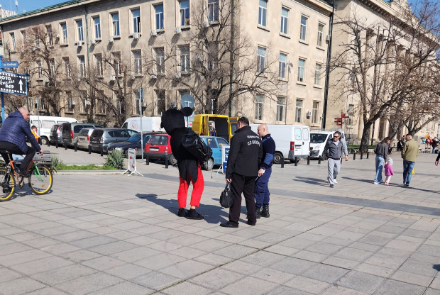 </TD
>Арестуваха любима атракция на русенци, намираща се на Централния площад.
