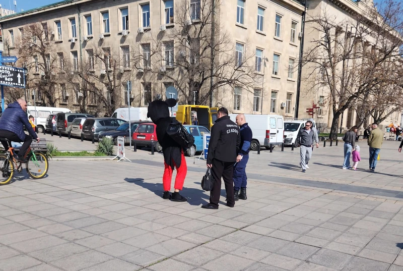 Арестуваха Мики Маус, последва вълна от недоволство