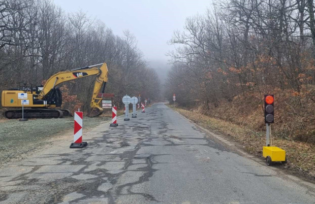 Започна основният ремонт на близо 25 км от пътя Босна – Визица