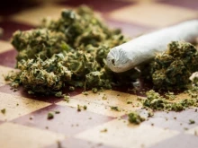 Полицаи откриха марихуана в дома на 30-годишен мъж от Баните