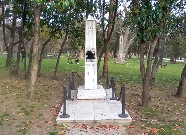 Вандали отново посегнаха на гроб паметник във Варна Той се намира