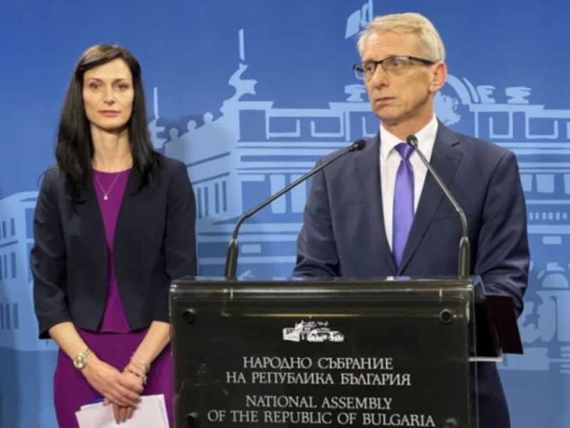 "Алфа Рисърч": 40% от българите искат ротацията между Денков и Габриел