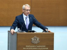 Парламентът реши да гласува оставката на Денков, той вече е в пленарната зала