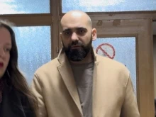 Мъж открадна три коли и влачи собственика на едната, днес се изправи пред съда