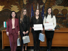 Отличиха студентка на ВСУ "Черноризец Храбър" в конкурс на Министерството на външните работи