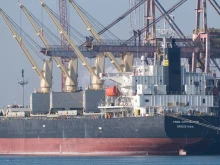 Гръцки товарен кораб е ударен от ракета край Йемен, членовете на екипажа са изчезнали или ранени