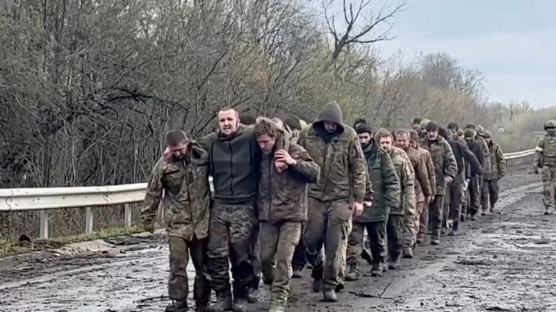 The Times: Чеченци "купуват на черно" пленени украински войници