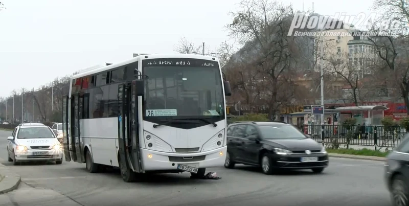 От Спешния център казаха за състоянието на блъснатата от автобус жена