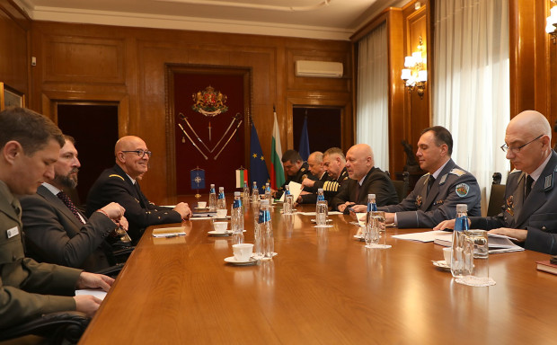 Министърът на отбраната Тодор Тагарев се срещна с генерал Филип