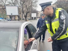 На Международния ден на жената: Полицаи ще подаряват цветя на съвестните шофьорки в Стара Загора