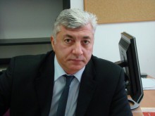 Здравко Димитров награждава доц. Кирчо Атанасов за "посланик на просветителството"