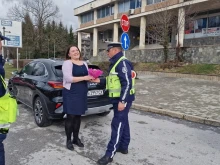 Полицаите в Смолян с изненадваща "проверка" за дамите на 8-ми март