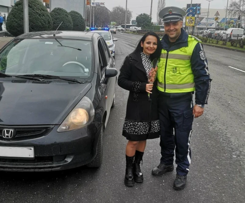 Полицаи усмихнаха шофьорки в Пловдив