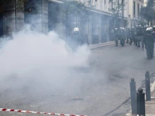 Коктейли "Молотов" и сълзотворен газ: Студентските протести в Гърция прераснаха в сблъсъци с полицията